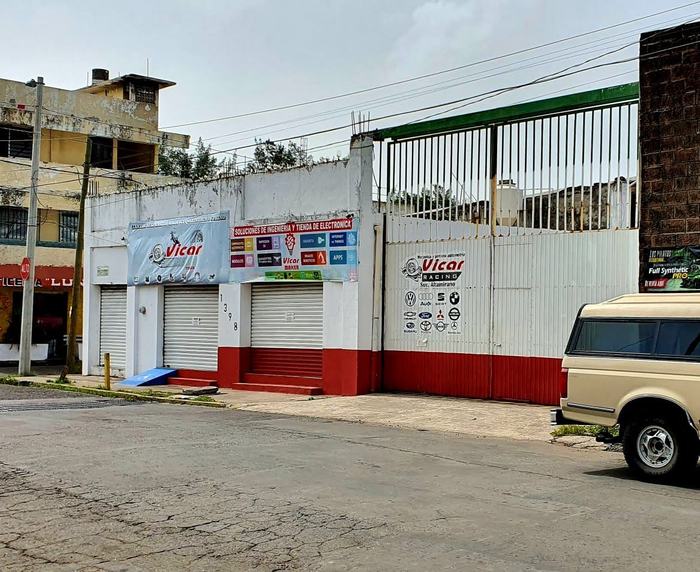 Fachada sobre la calle - taller mecanico Vicar Racing en Veracruz